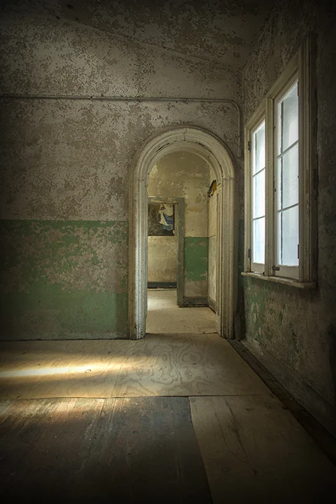 Entrance-720pxh.jpg