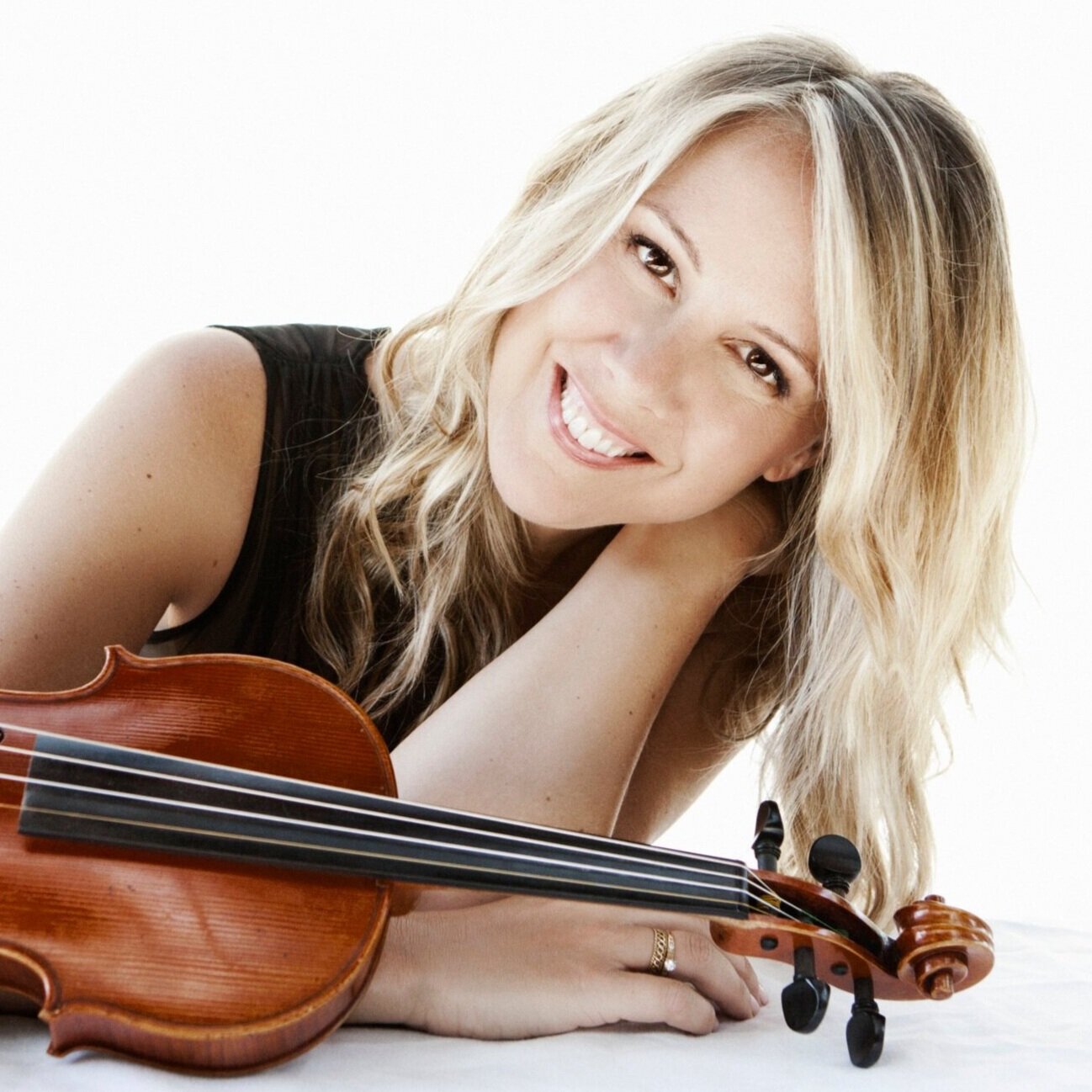 Victoria Paterson, Violin