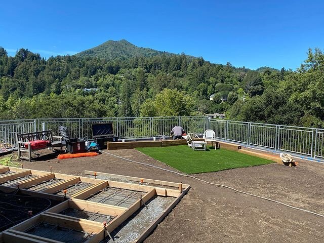 Many feet of aluminum guardrail going in at this incredible Marin residence.