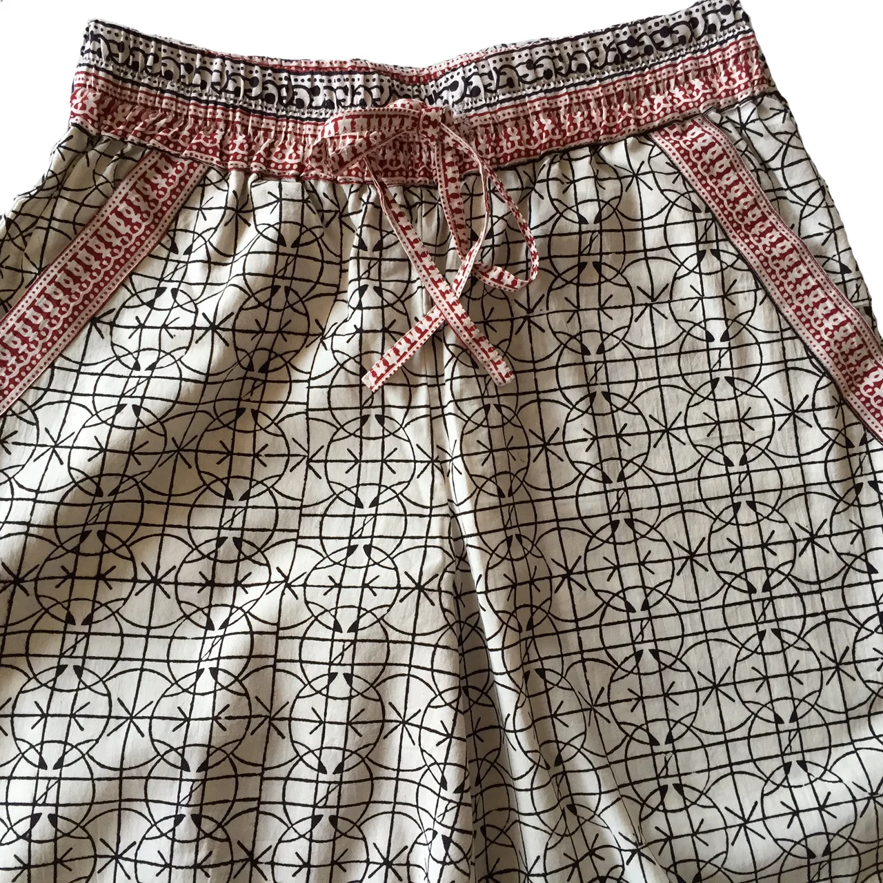 Capris, black circles block print, LPNT-COT-BG-P5-CAPRI