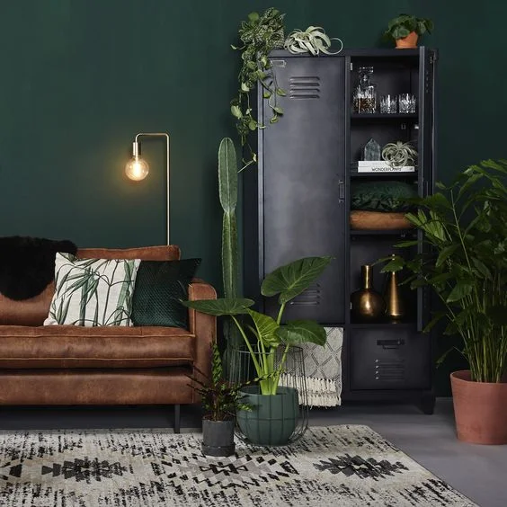 Viherkasvit ovat edelleen hyvin suosittuja. Ne tuovat kotiin kodikkuutta ja pehmeyttä. Kuva: Pinterest