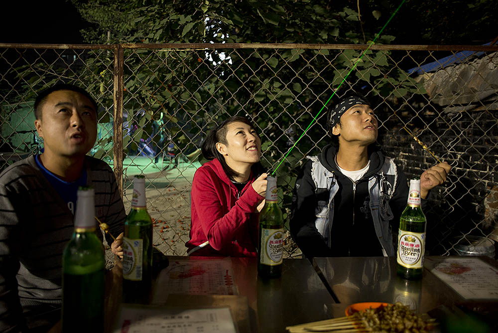 Kang Mao of the SUBS with laser and Zhen Zhen of The Flyx at Dirty Monsters Club in Tongzhou 