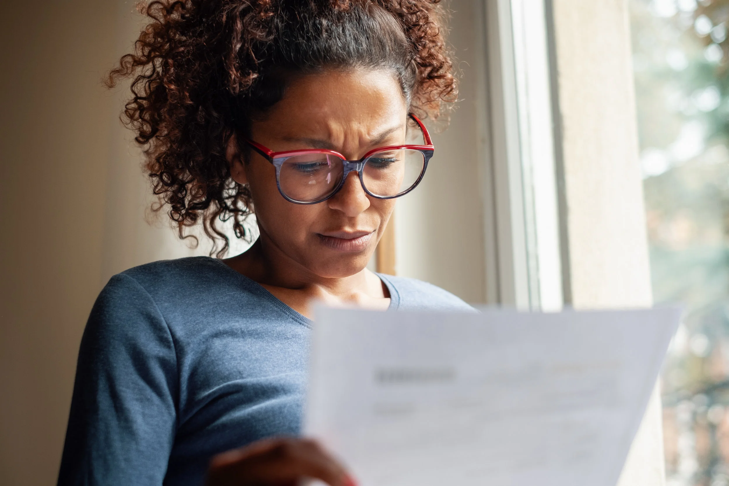 worredwomen.lookingatbills.adult.AA..jpg