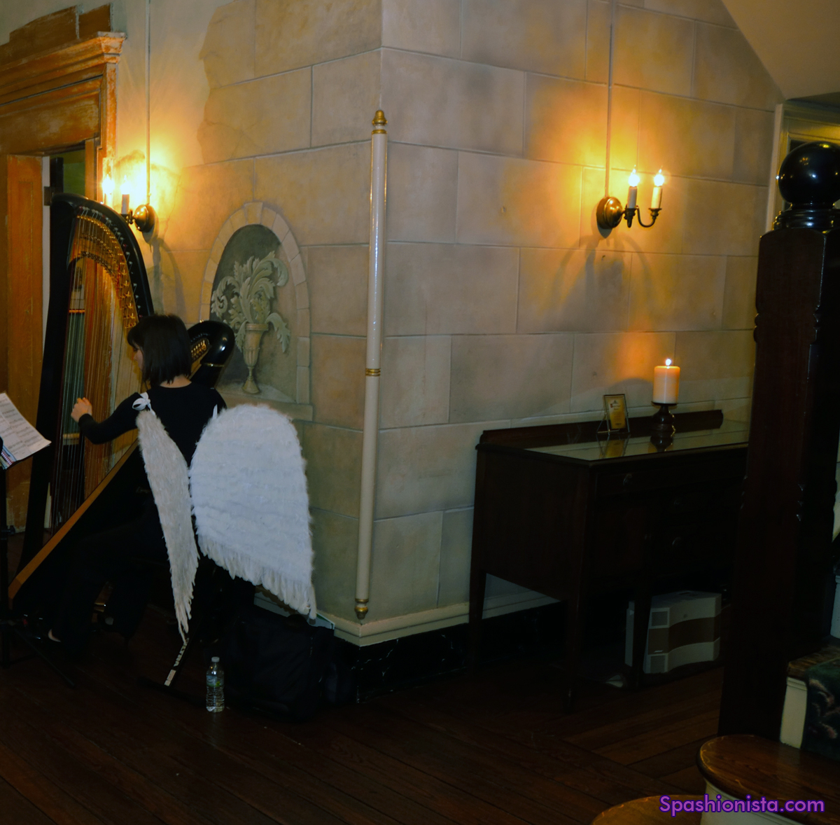 An angelic harp player