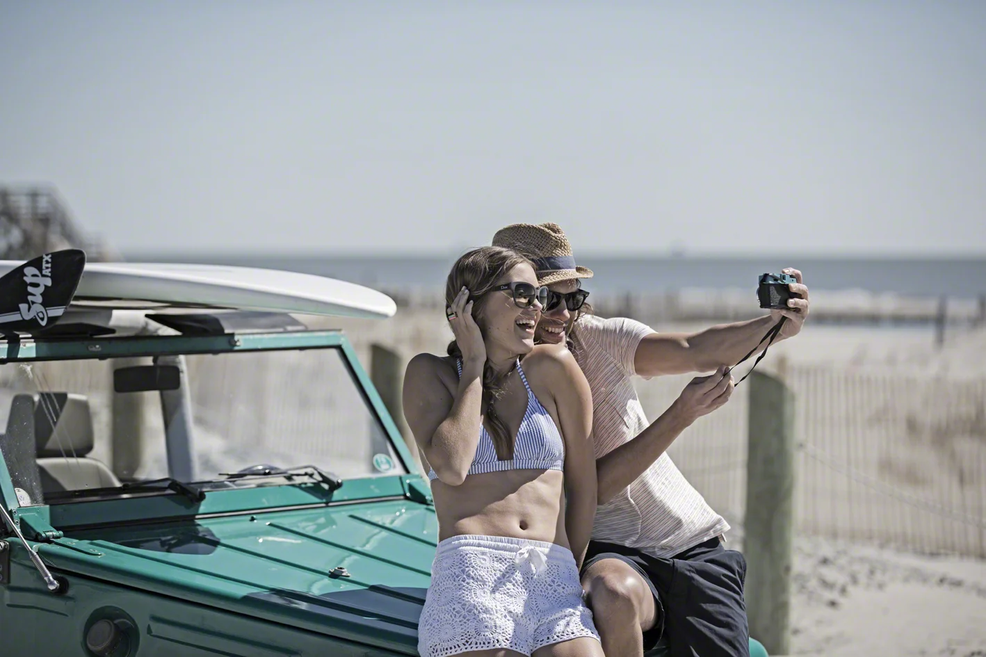 quick shot of the models and their fashionable eye wear on the the thing.