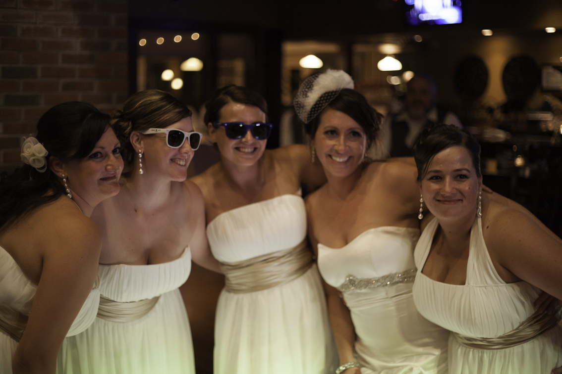 bride and her bridesmaids 