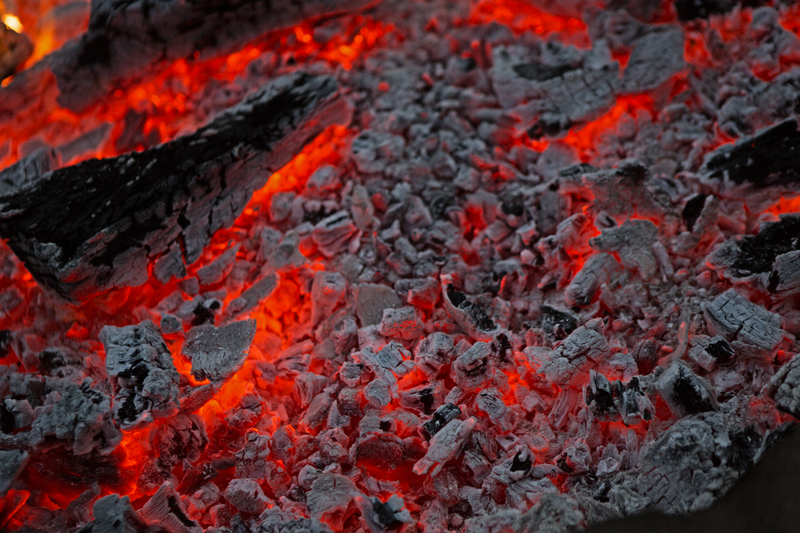 The fire, ready to cook.