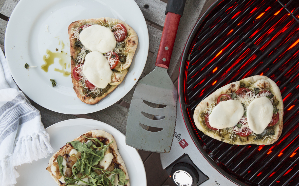Grilled pizza for dinner.