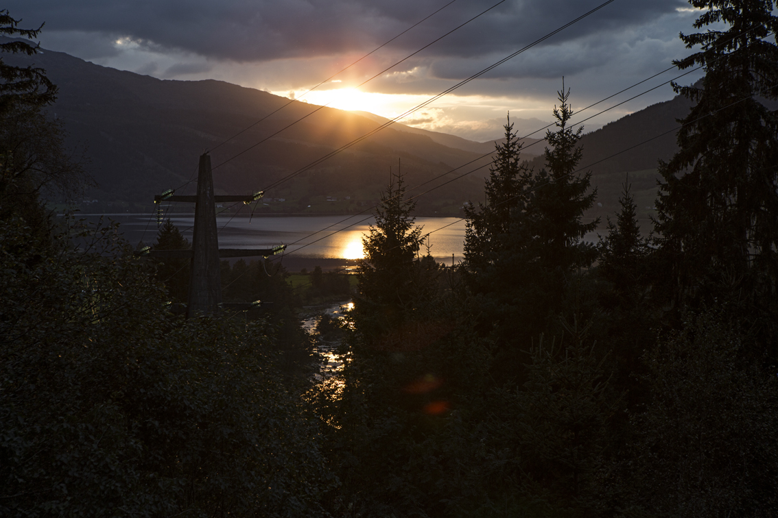 We timed our hike perfectly, just at the bottom of the gorge that we had hiked earlier, we had a great view of the sunset over the lake in Voss.
