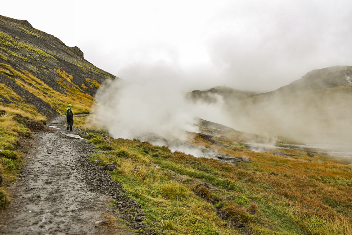 Getting close to the hot springs 