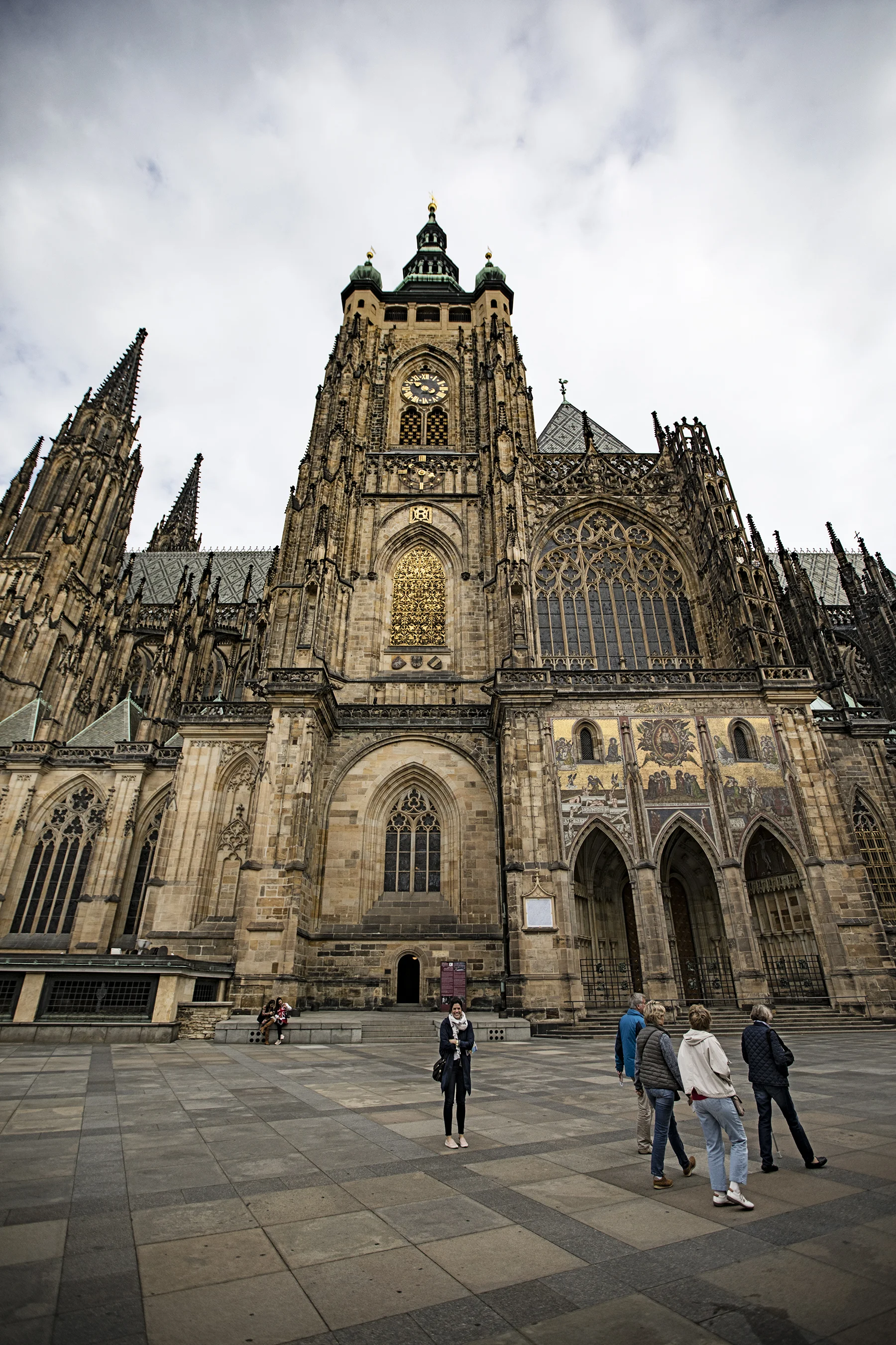 Sloane at the side of St. Vitus Cathedral.