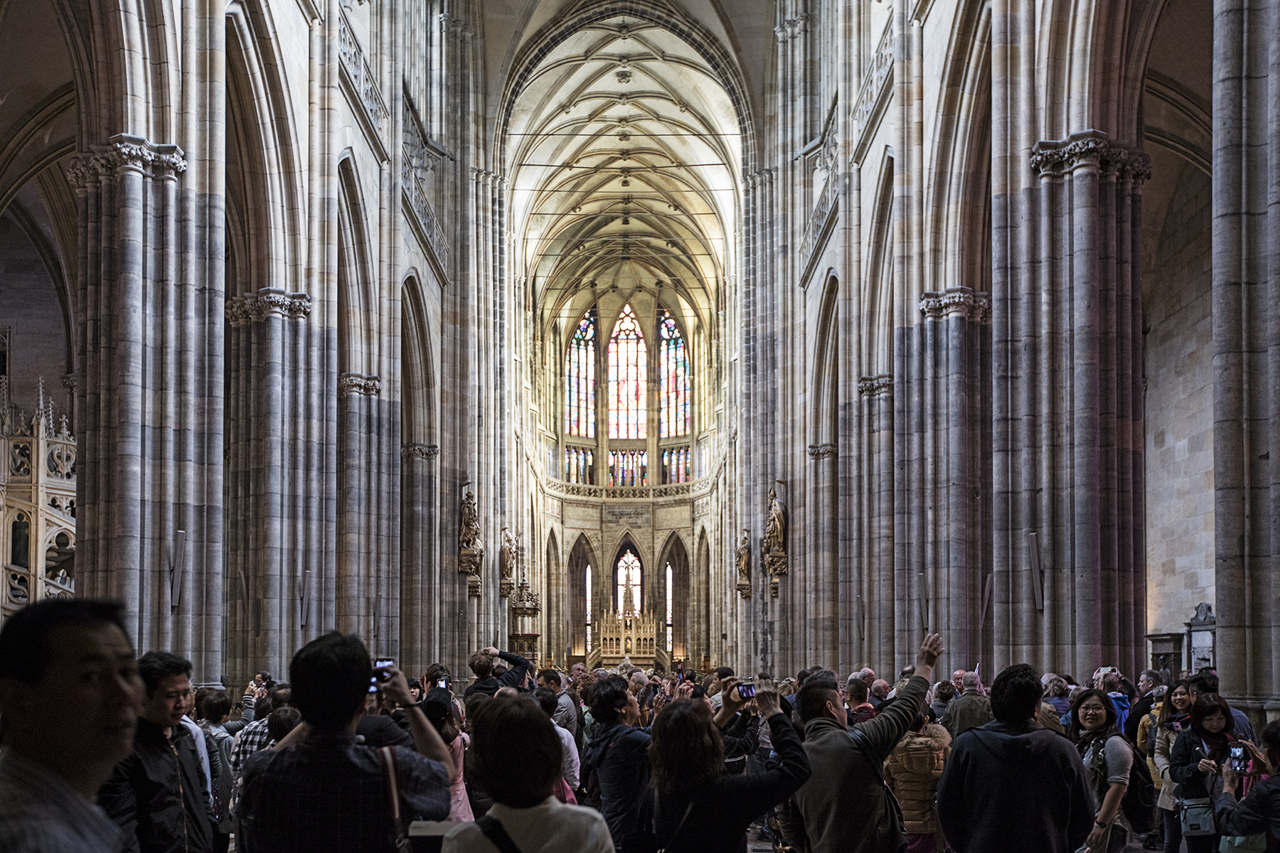 An amazingly huge space, filled with people and smart phone photographers.