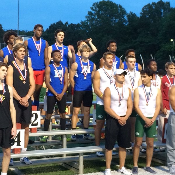 Our guys 4x400 team ran a great race and finished 3rd at the region..