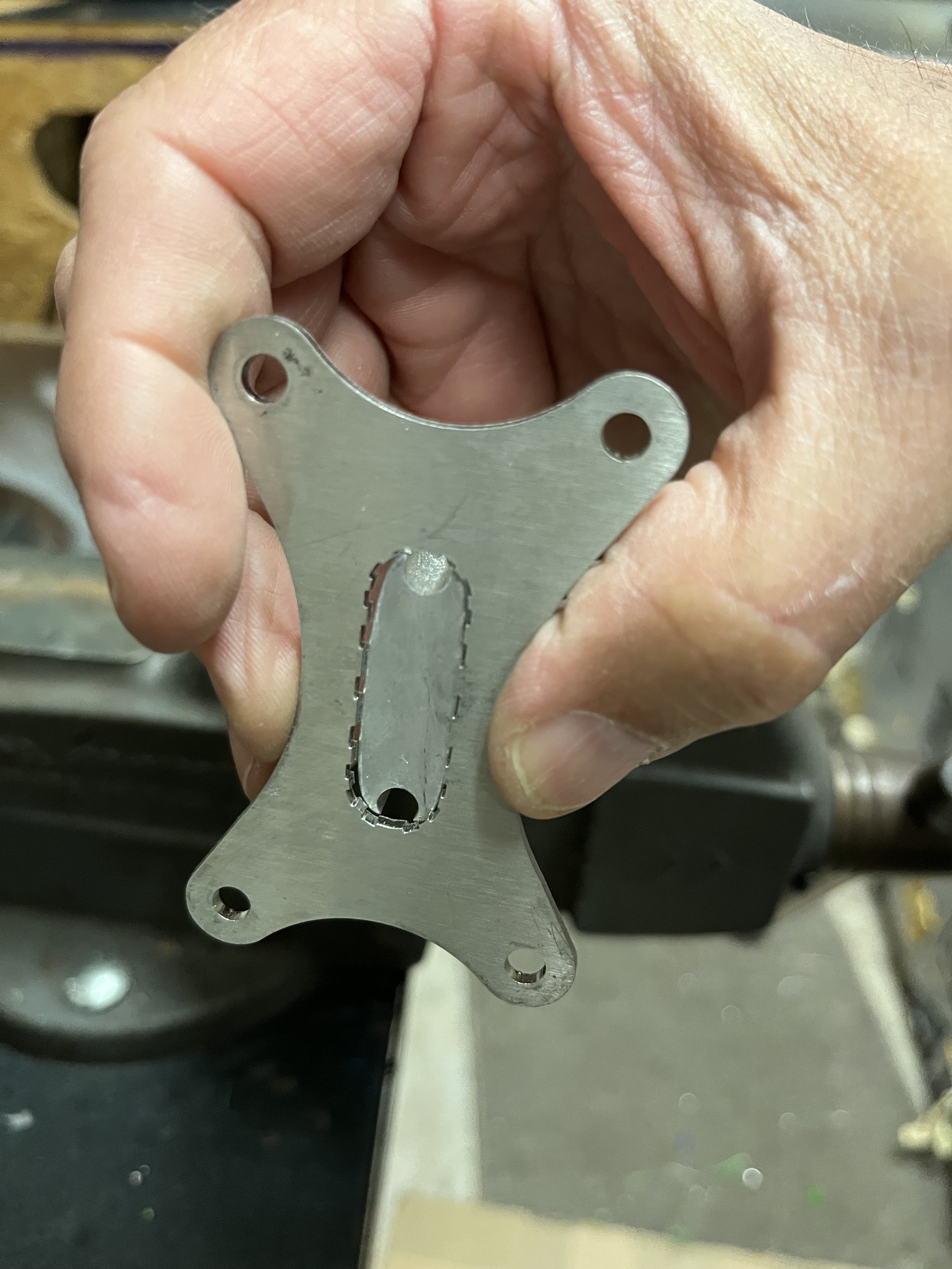 J22 Spreader Plate on bar 01.jpeg