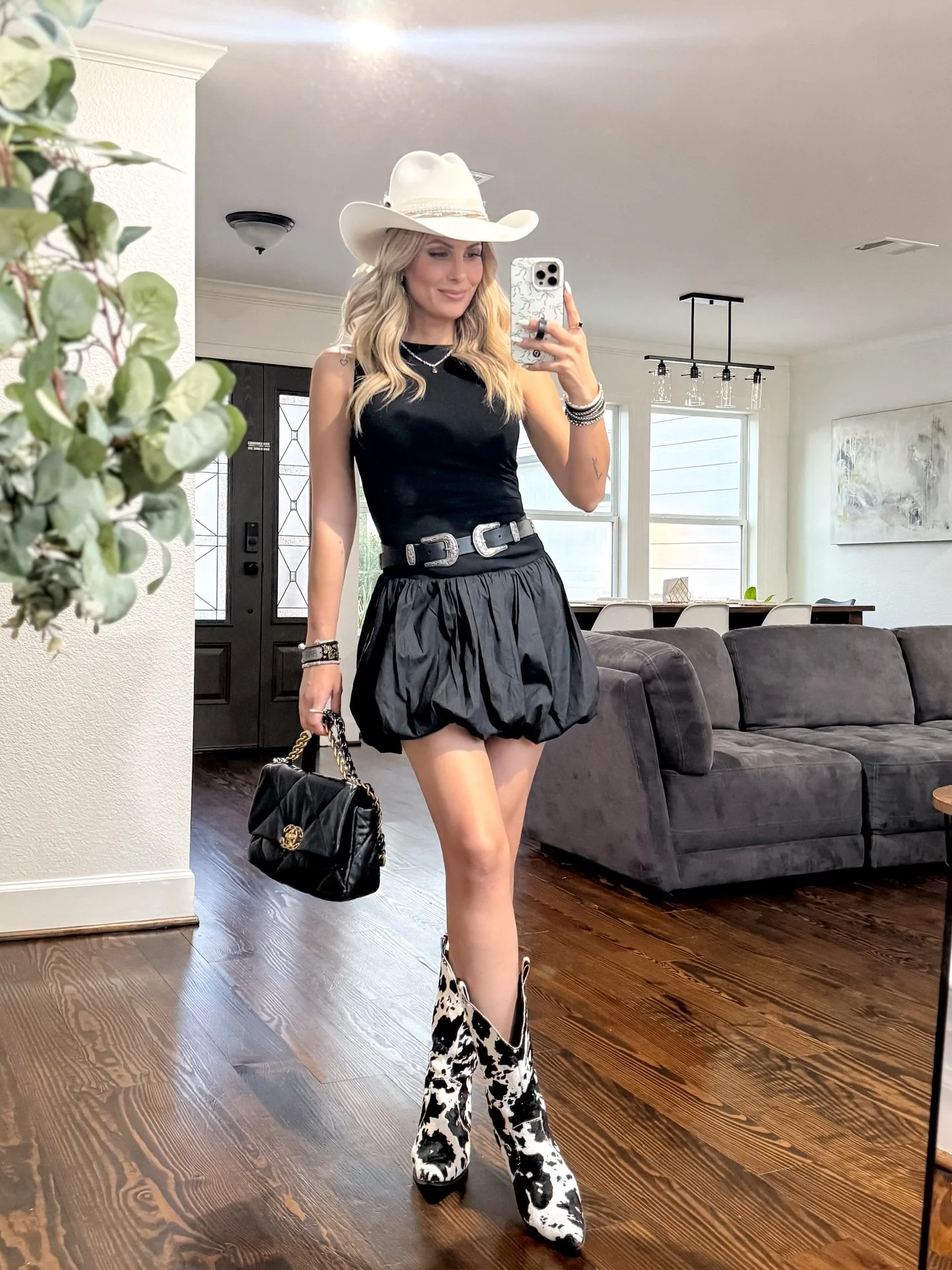 Rodeo outfit inspo for my Texas girlies 🤠 Which one&rsquo;s your favorite? 🖤💙💗🤎
Comment &ldquo;RODEO&rdquo; and I&rsquo;ll send you links to everything! ⬇️

https://liketk.it/5XDIe #rodeohouston #rodeofashion #hlrs #westernfashion #houstonrodeo,