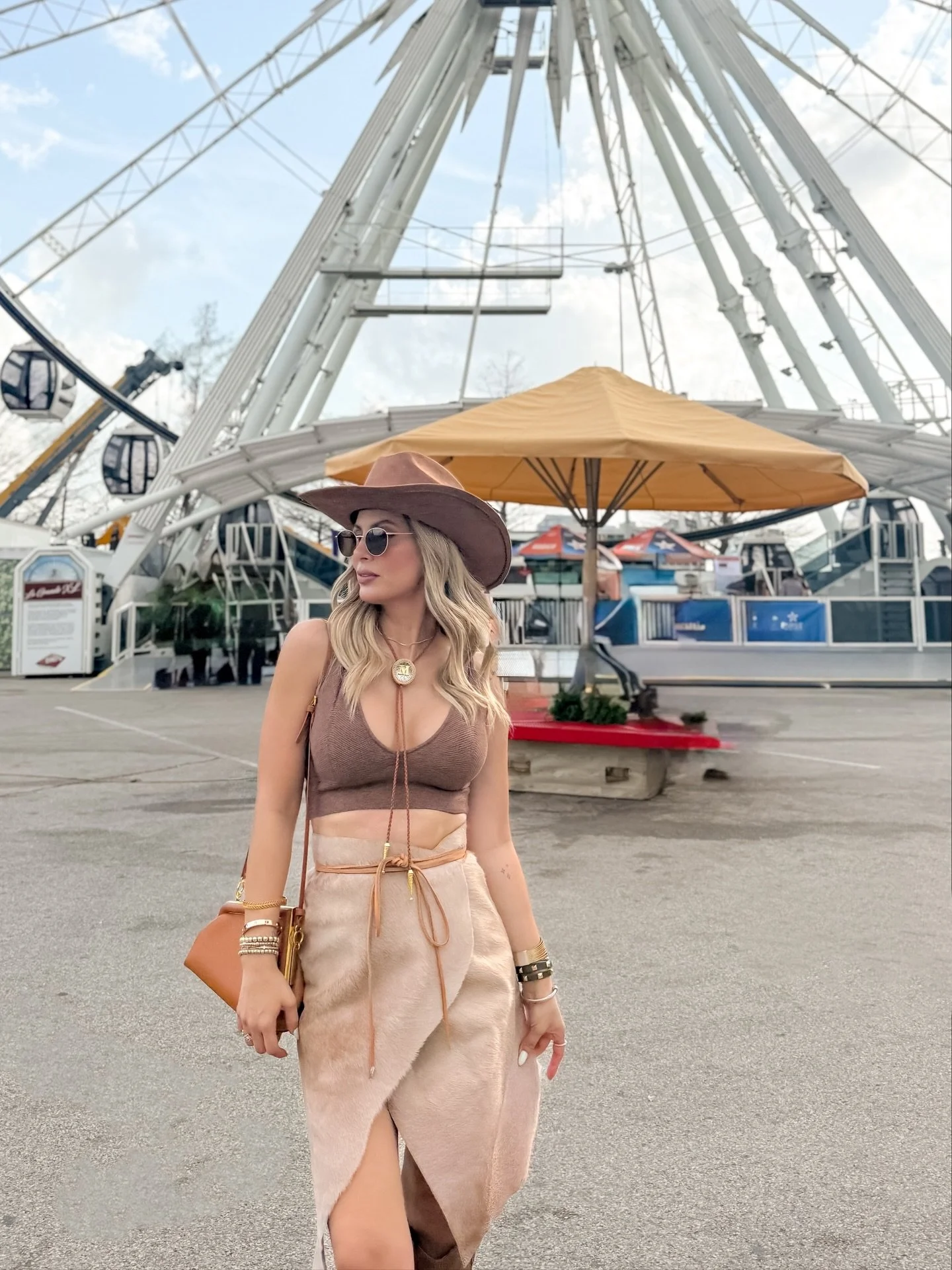 I can&rsquo;t believe we&rsquo;re already wrapping up another March!! Rodeo season is always so much fun&hellip; but even more special when you get to share it with the people you love 🤎🤠

This outfit was definitely a favorite in my stories and I c