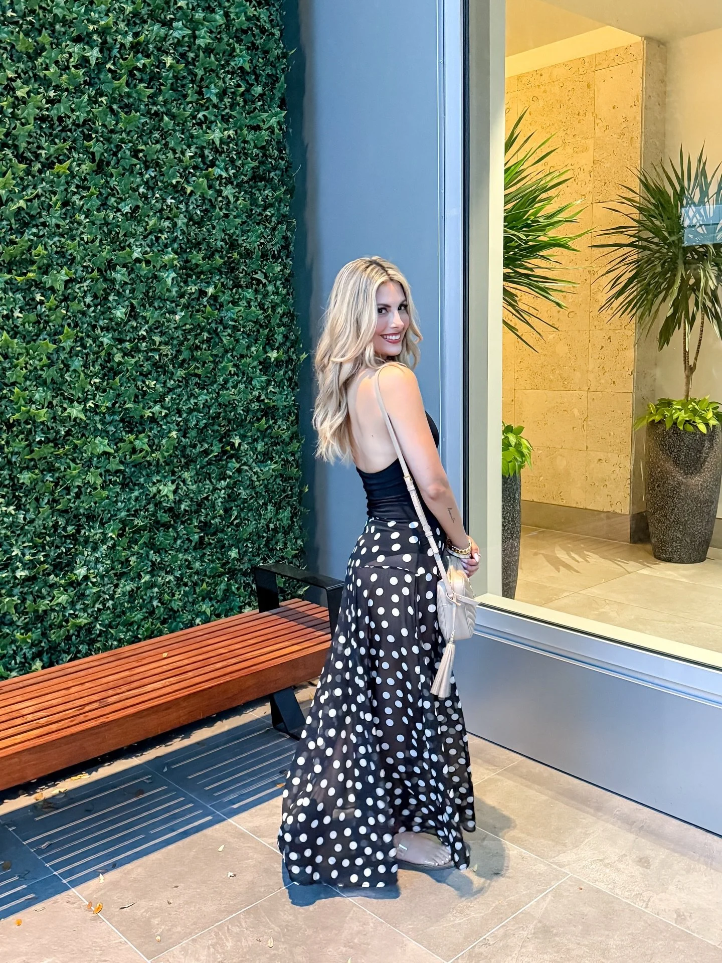 Not me smiling like I didn&rsquo;t just fracture my toe &amp; I&rsquo;m hiding an orthopedic boot under the dress 😅🙃

Welp&hellip; this was quite an eventful Easter weekend. I bumped my toe into the corner of a wall and literally heard it crack 🤦?