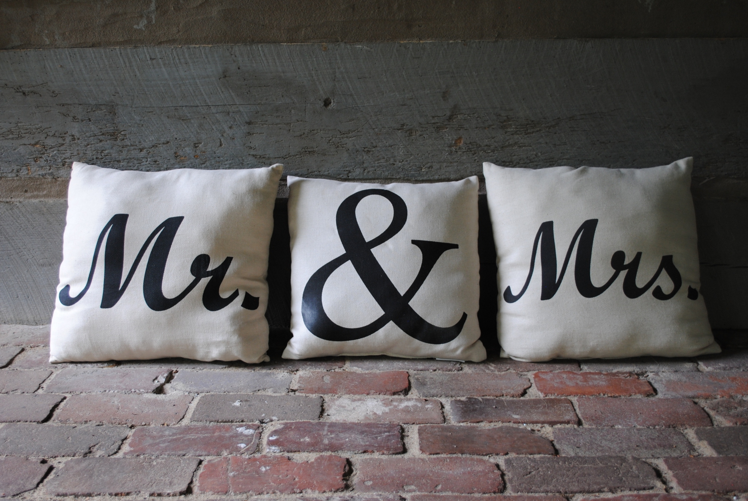 Mr. & Mrs. Pillow Set