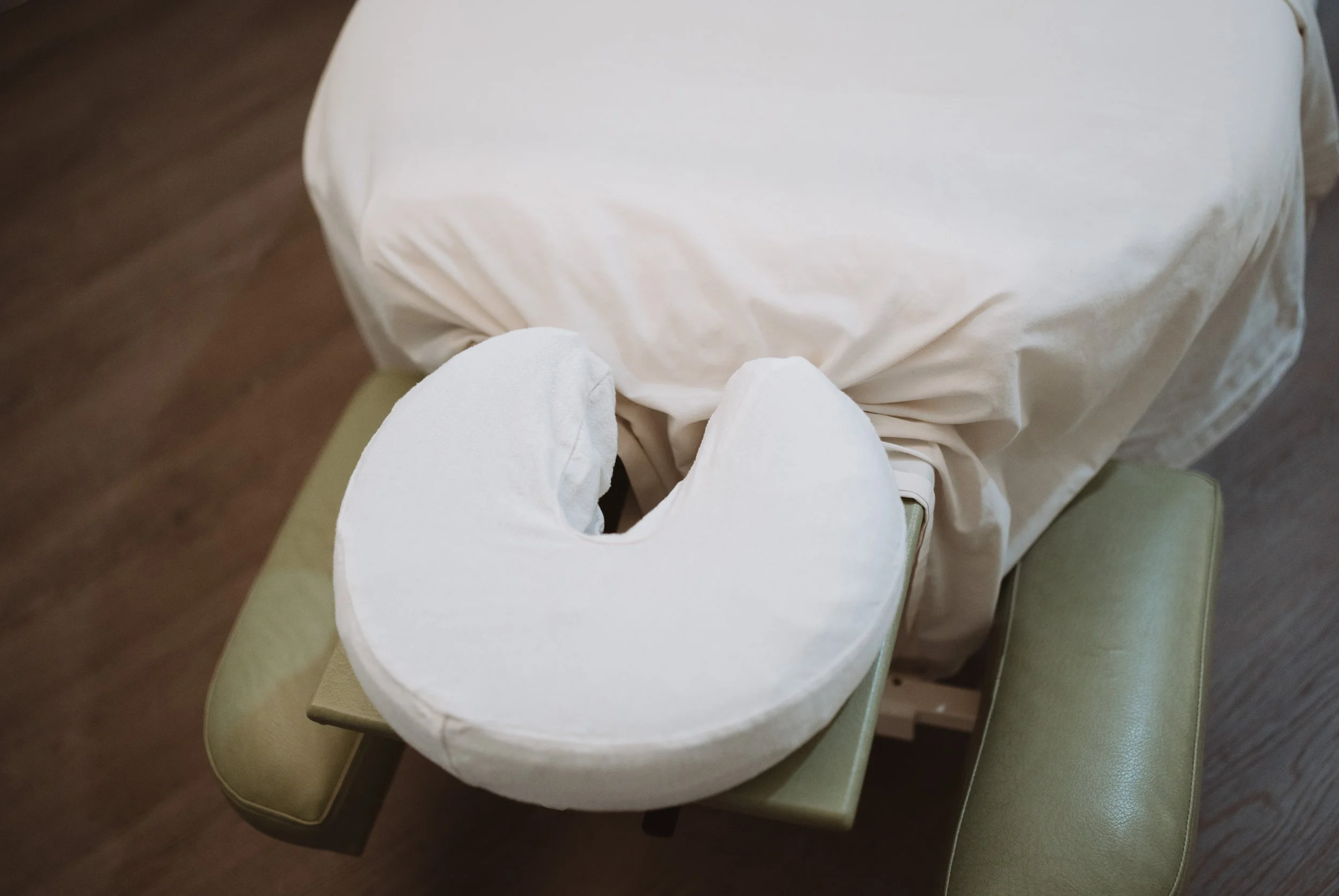 massage therapy table with headrest