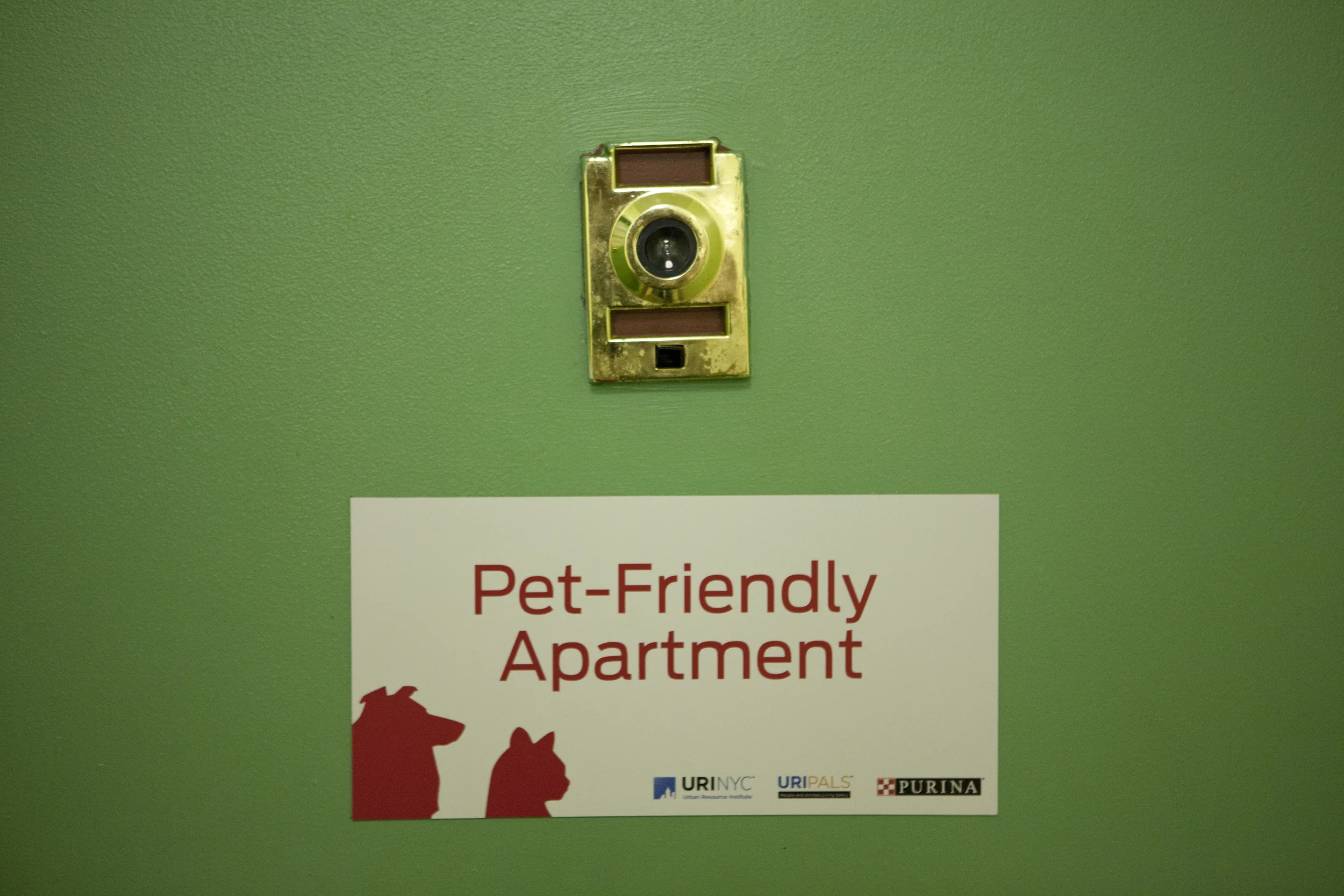 the sign posted on all apartments with pets.jpg