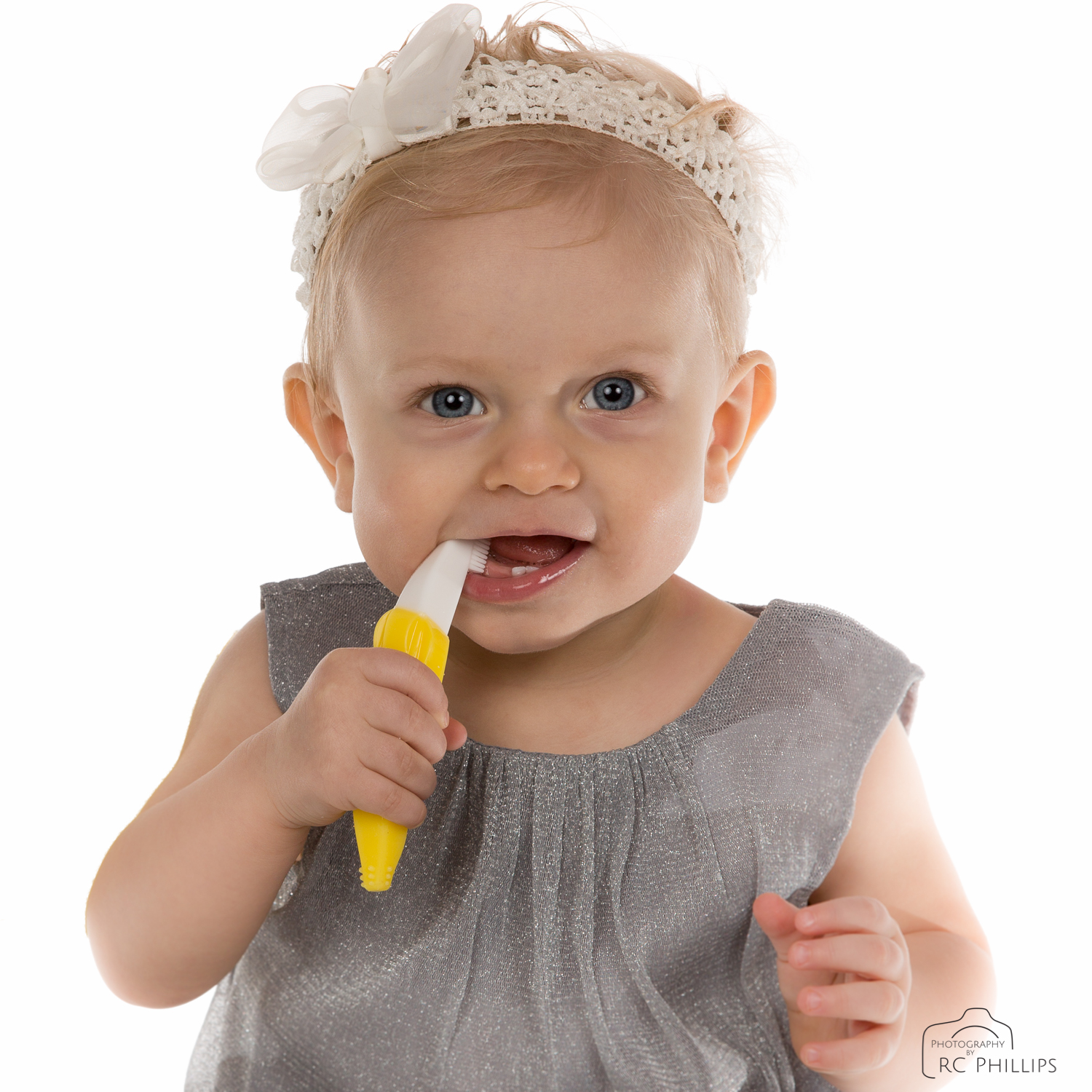 1/200 Sec. @ f/8.0 and 100 ISO; off-camera flashes in softboxes