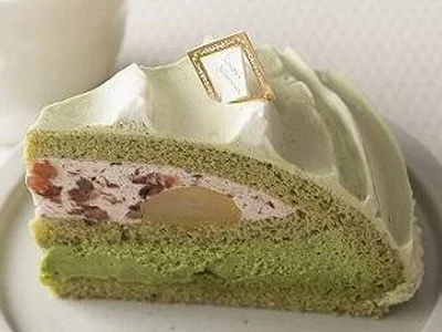 Matcha_bombe_cake.jpg