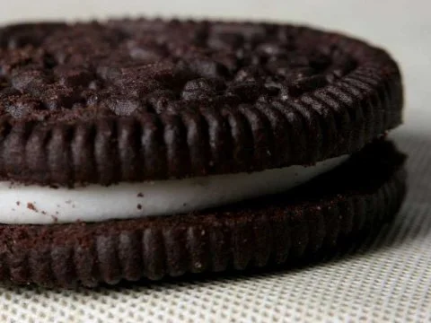 Who knew? The Oreo is Vegan! ( Via )