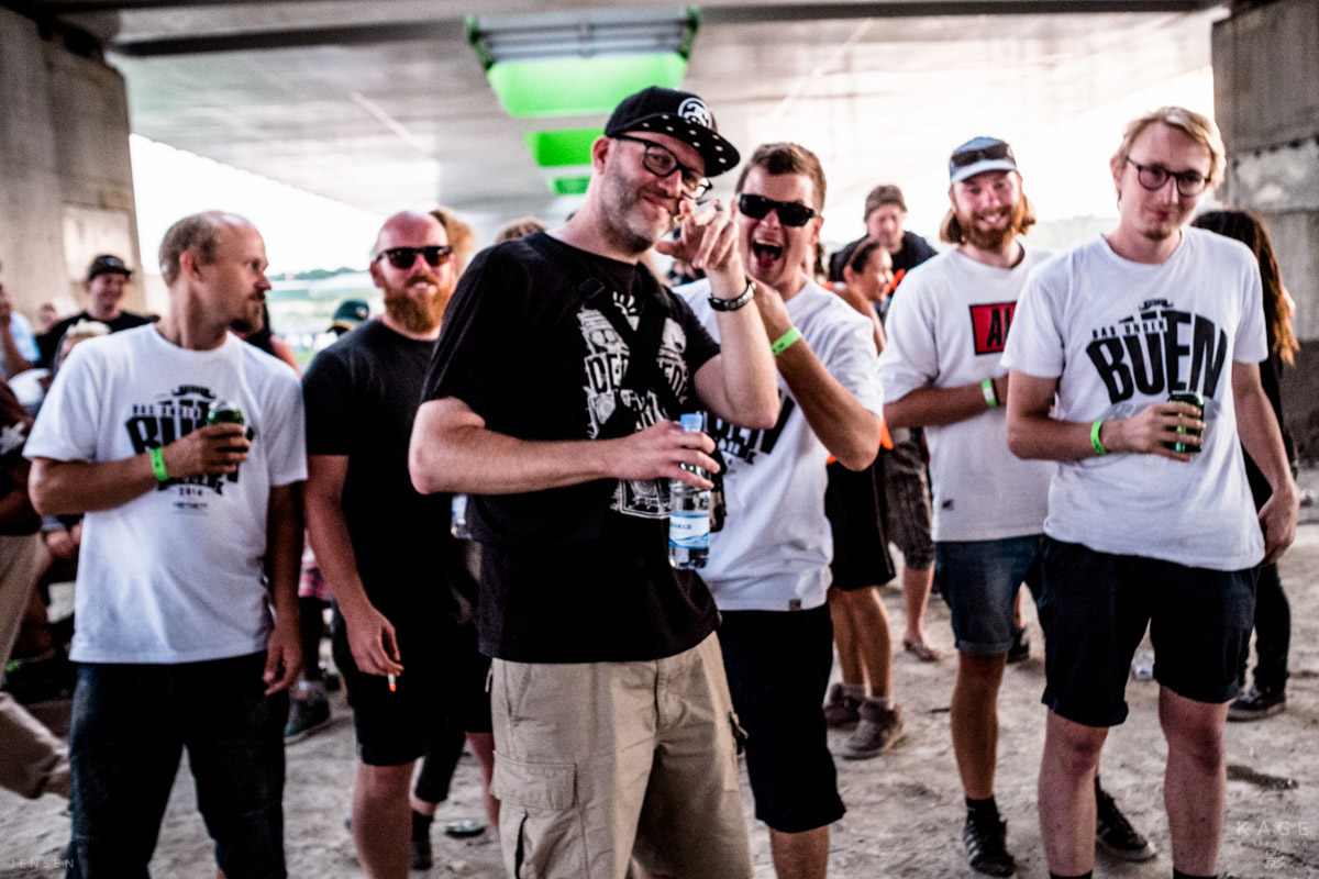 Tim Driver, DJ and member of the Ohoi! crew behind the events leads a bunch in crew members and volunteers, clearly all of them working quite hard at this point at the Odense event!