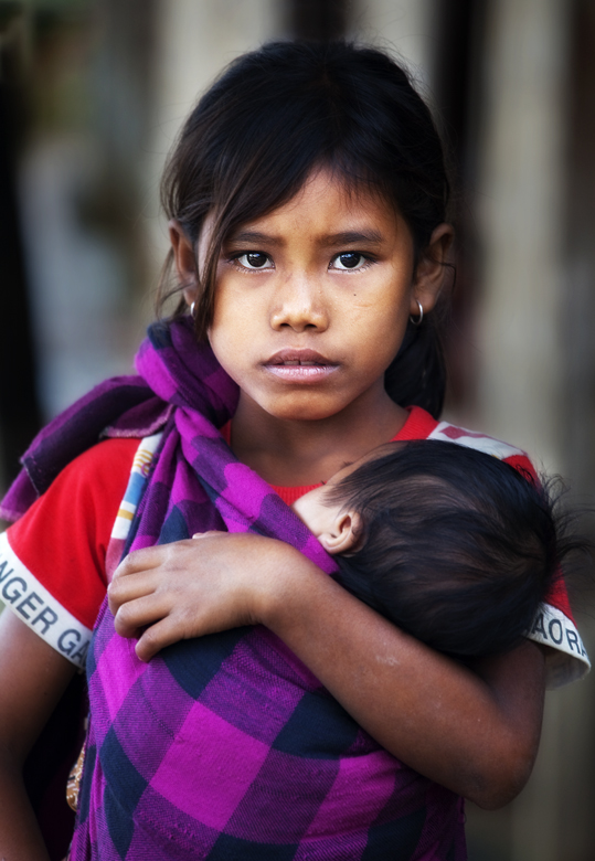 Girl Mothering Sister. Photo: Lynn Gail