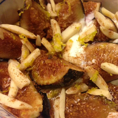  Spiced Greek Yogurt with Figs &amp; Almonds