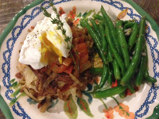 Hash Brown Crusted Turkey Burgers with Tomato Onion Chutney &amp; Poached Eggs