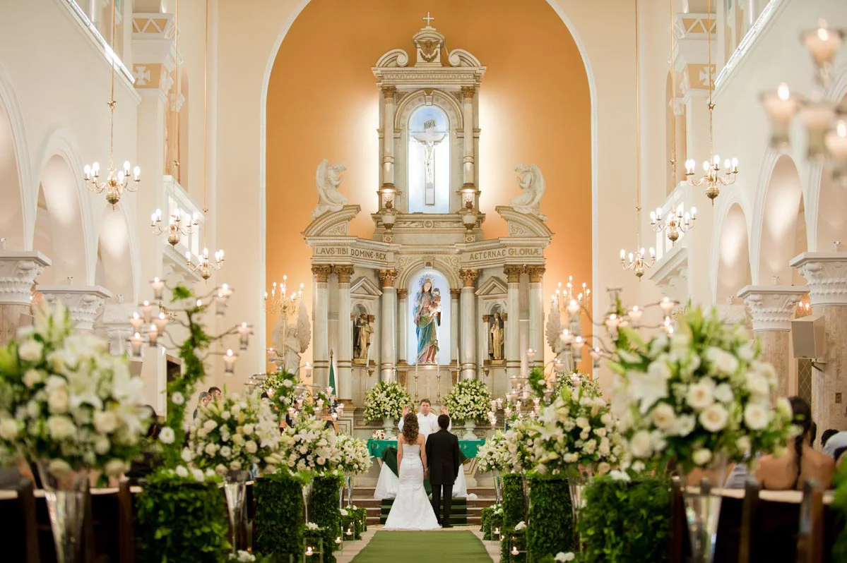 Igreja do Rosário com Noivos no Altar