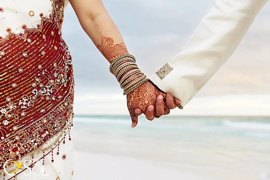 Henna on the beach. Photo by Del Sol.