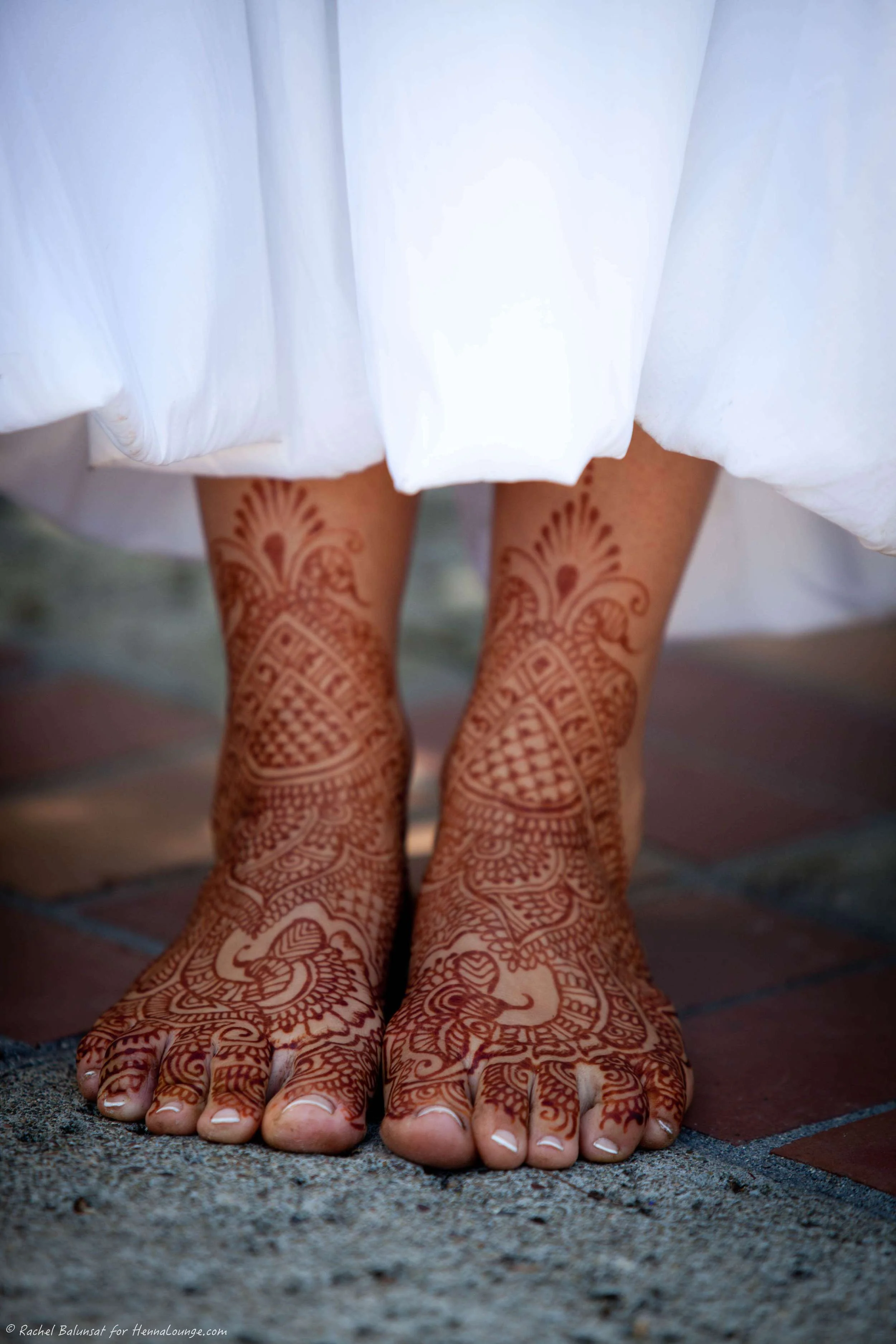Jimmy Choo has nothing on these tootsies!! Photo by Rachel Balunsat and henna by http://www.hennalounge.com