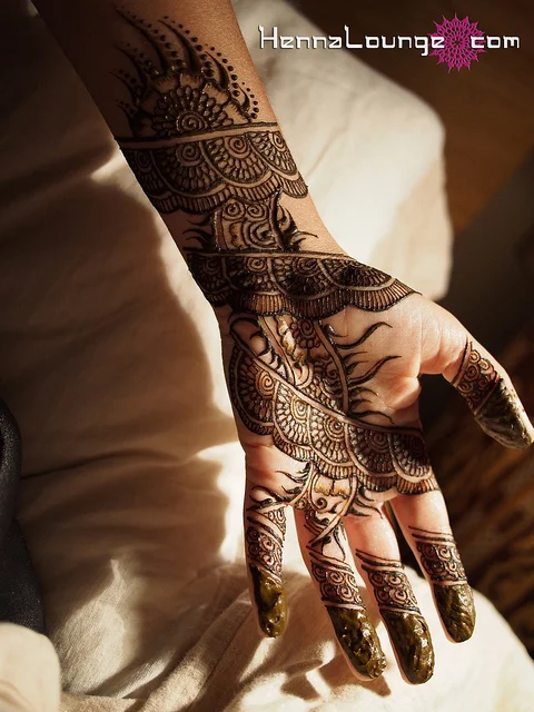 Freshly applied henna sometimes looks blackish, but the real stain is below the surface of the paste.