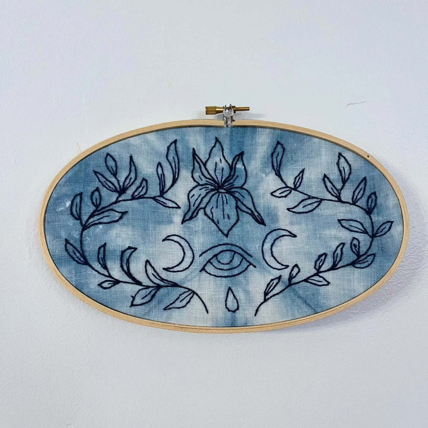 Vision 👁️🌙🪻 (real talk - it's been exceedingly hard this year to create feeling so bogged down by the state of the world. Sometimes you need to take a break, play some sims and zone out) #noradrawz #noraembroiders #embroidery #sigil #shibori #iris