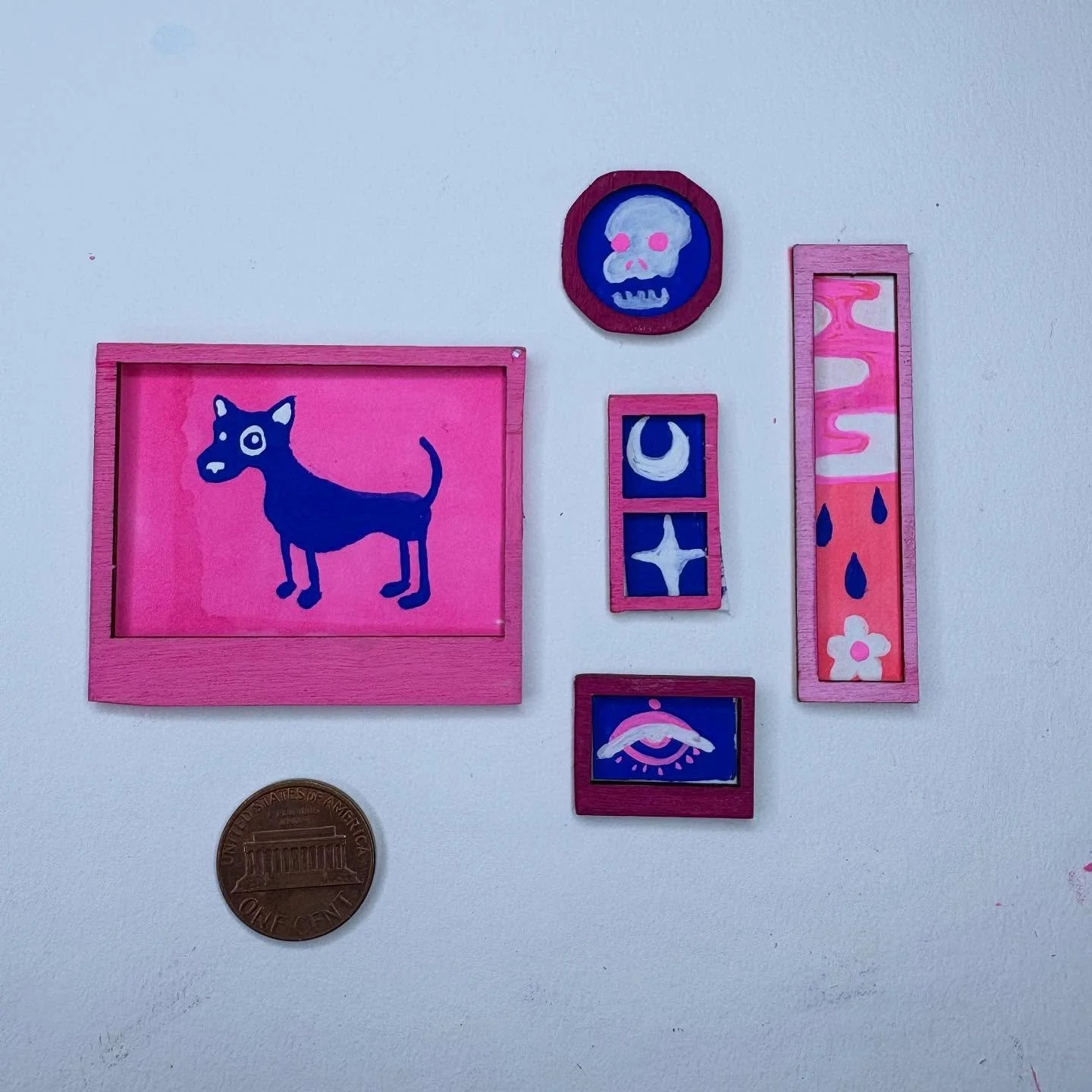 Some teeny tiny paintings (with penny for scale) #gouache #draw2025 #noradrawz #minature #minaturepainting #cobalt #pink