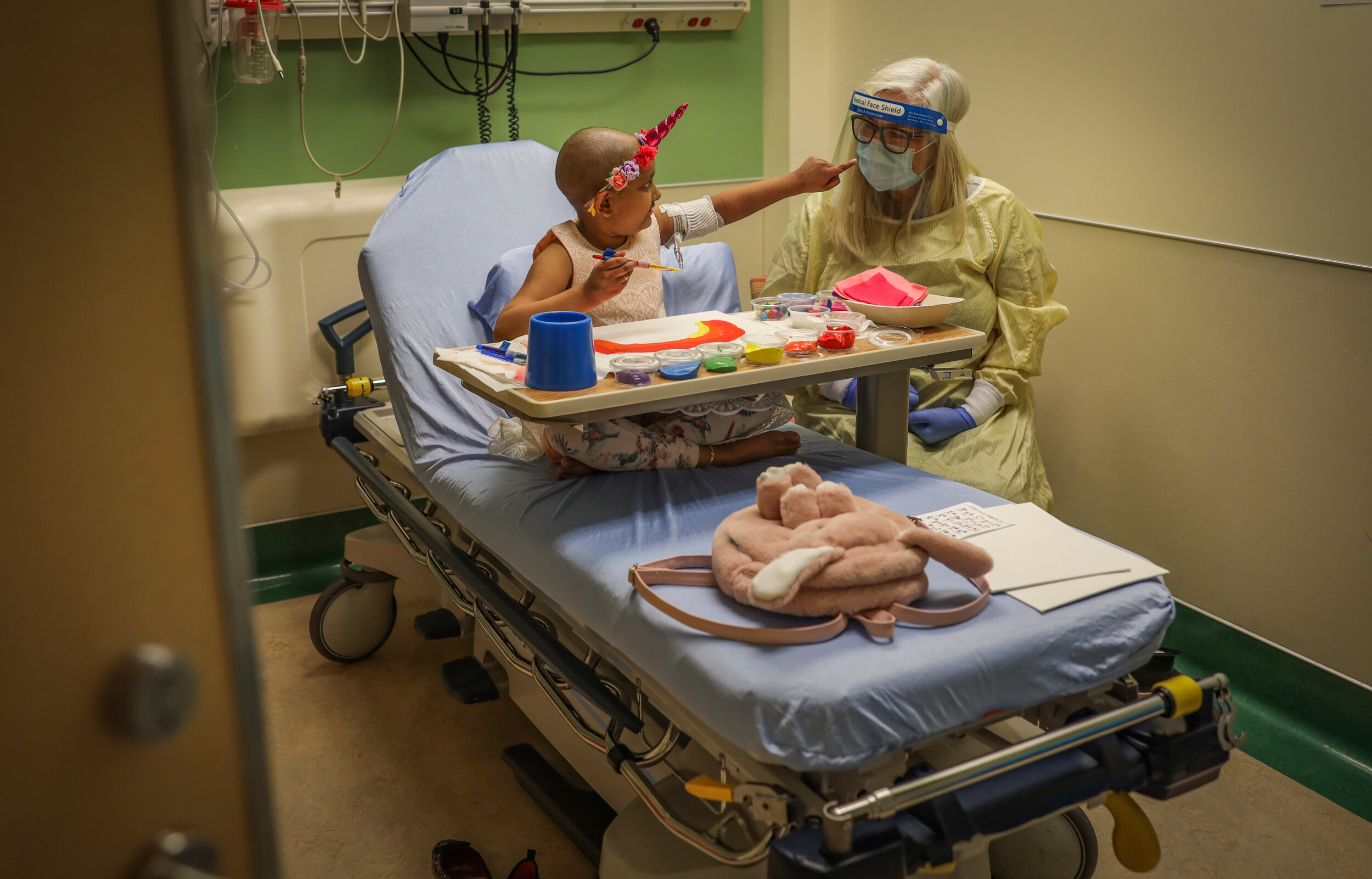  Deb Wozny, art specialist, right, with Alizah Lewis, 8, at Alberta Children’s Hospital on November 5, 2020. 