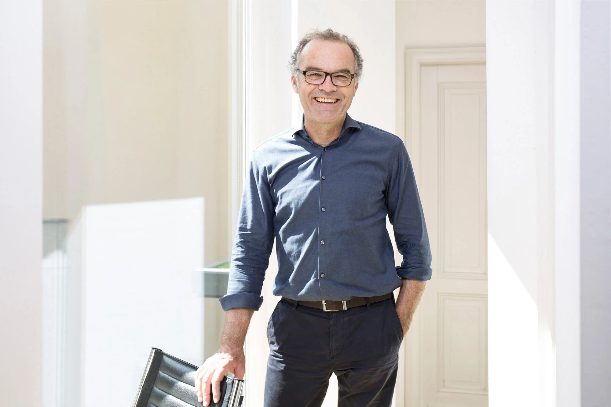 Corporate Business-Portrait-Foto von Rolf Schulte, Rechtsanwalt in seinem Büro in Bonn.