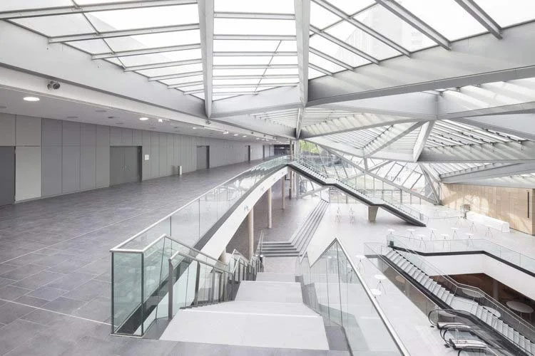 Architekturfoto des World Conference Center in Bonn, Innenaufnahme
