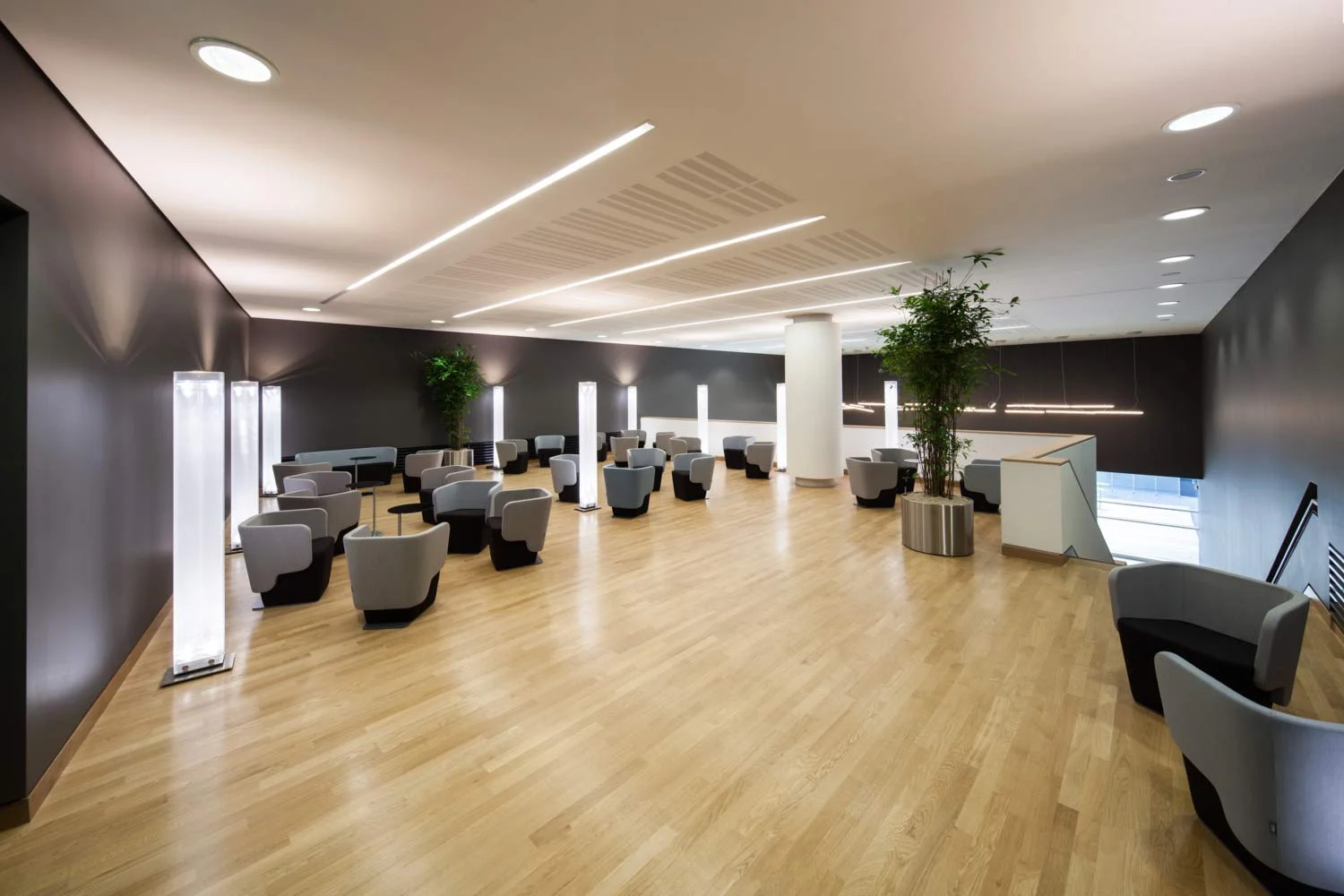 Architekturfoto der Lounge im World Conference Center in Bonn, Innenaufnahme