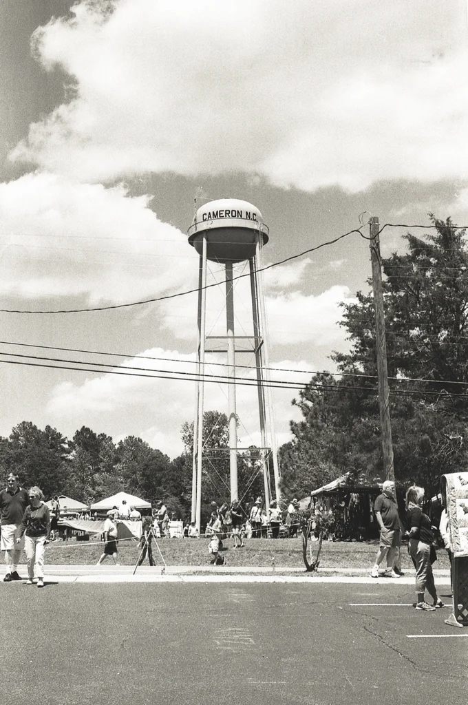 Camera: Canon IVSB2 Lens: Canon 50mm f/1.8 LTM "Type I" Film: Ilford HP5+