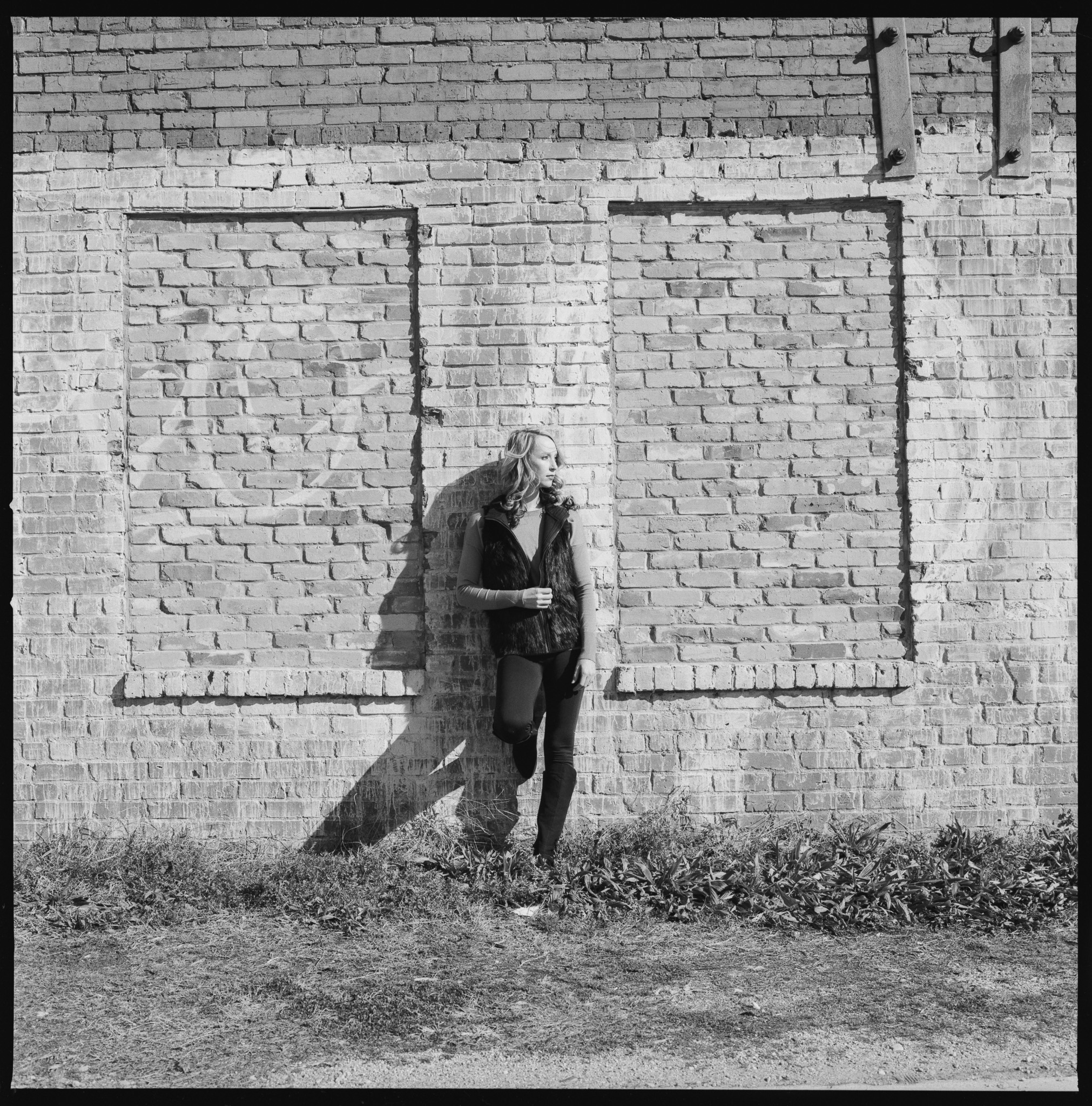 Model: Nicolette Grenier Cameras used: Hasselblad 501CM Film: Hp5+ 120 medium format