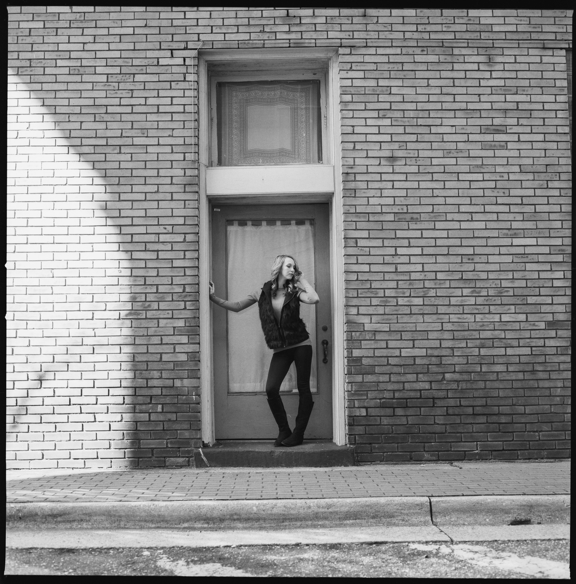 Model: Nicolette Grenier Cameras used: Hasselblad 501CM Film: Hp5+ 120 medium format