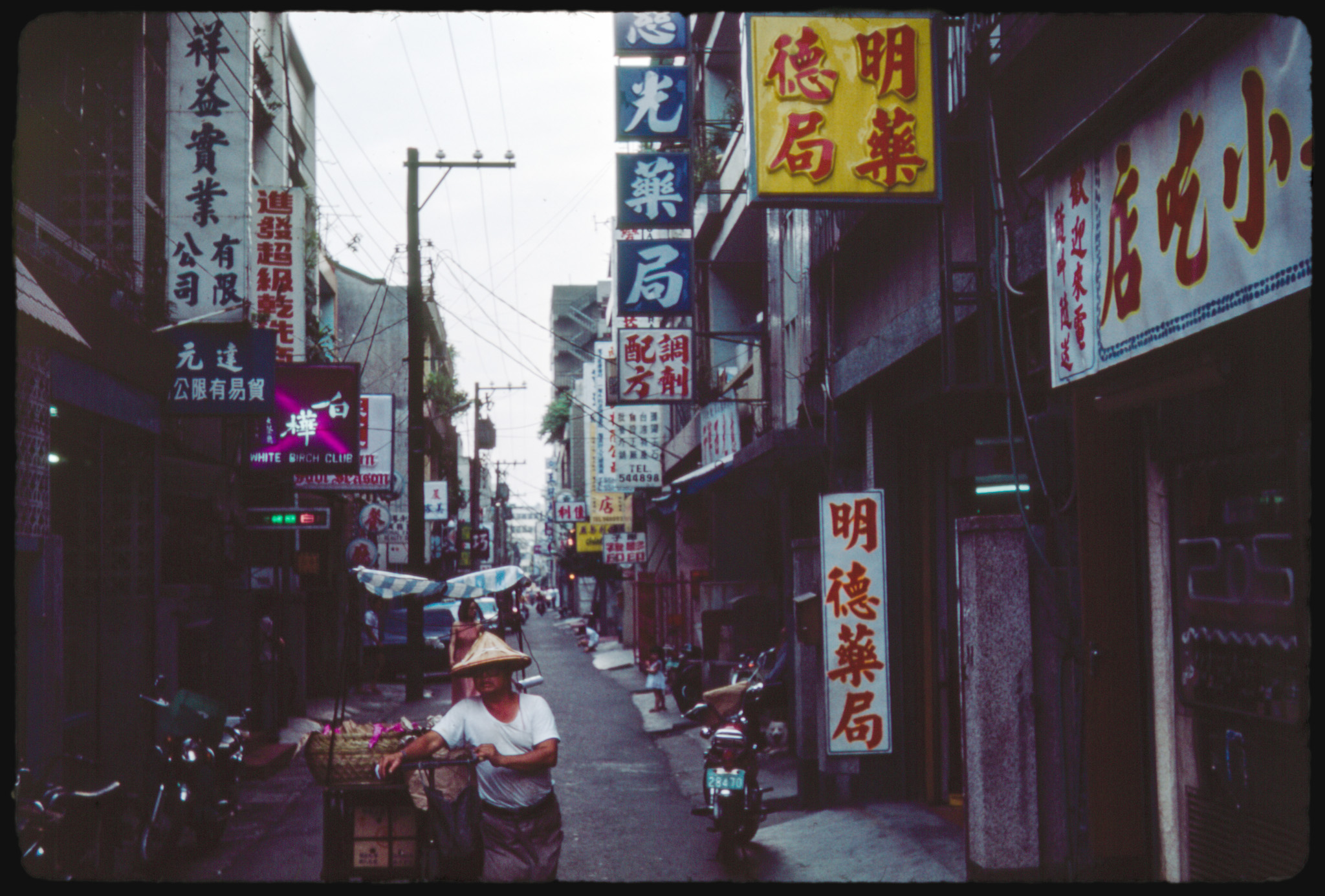 Color Slide from a Craigslist find. Collection is close to 75,000 photos. A lifetime worth of photos all from one photographer. Lawrence W. Creel, 63, died Friday, Aug. 5, 2005, in his home. Mr. Creel was an Air Force veteran.