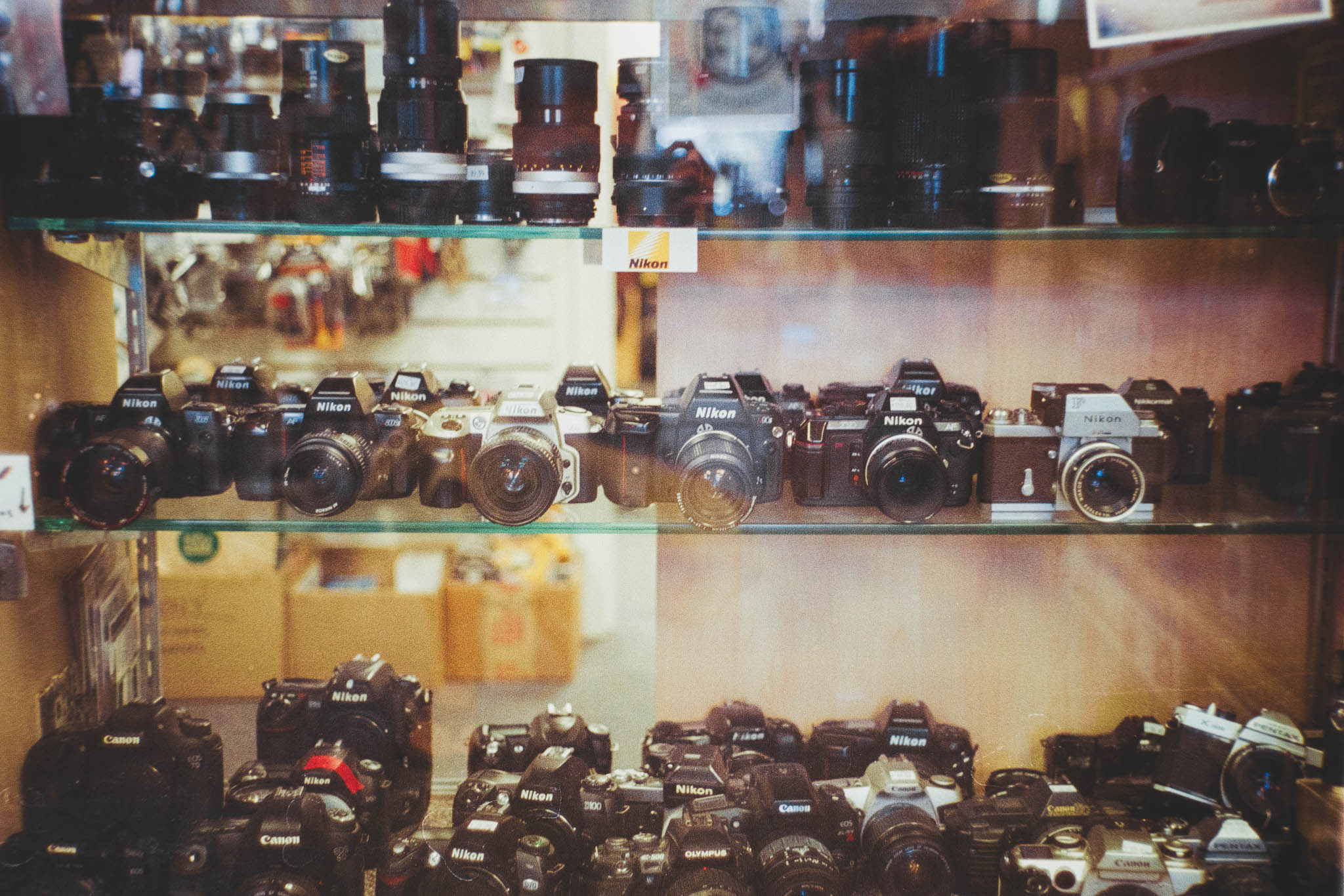 Camera: Minolta CLE Lens: 40mm M Rokkor Film: Fujicolor 400