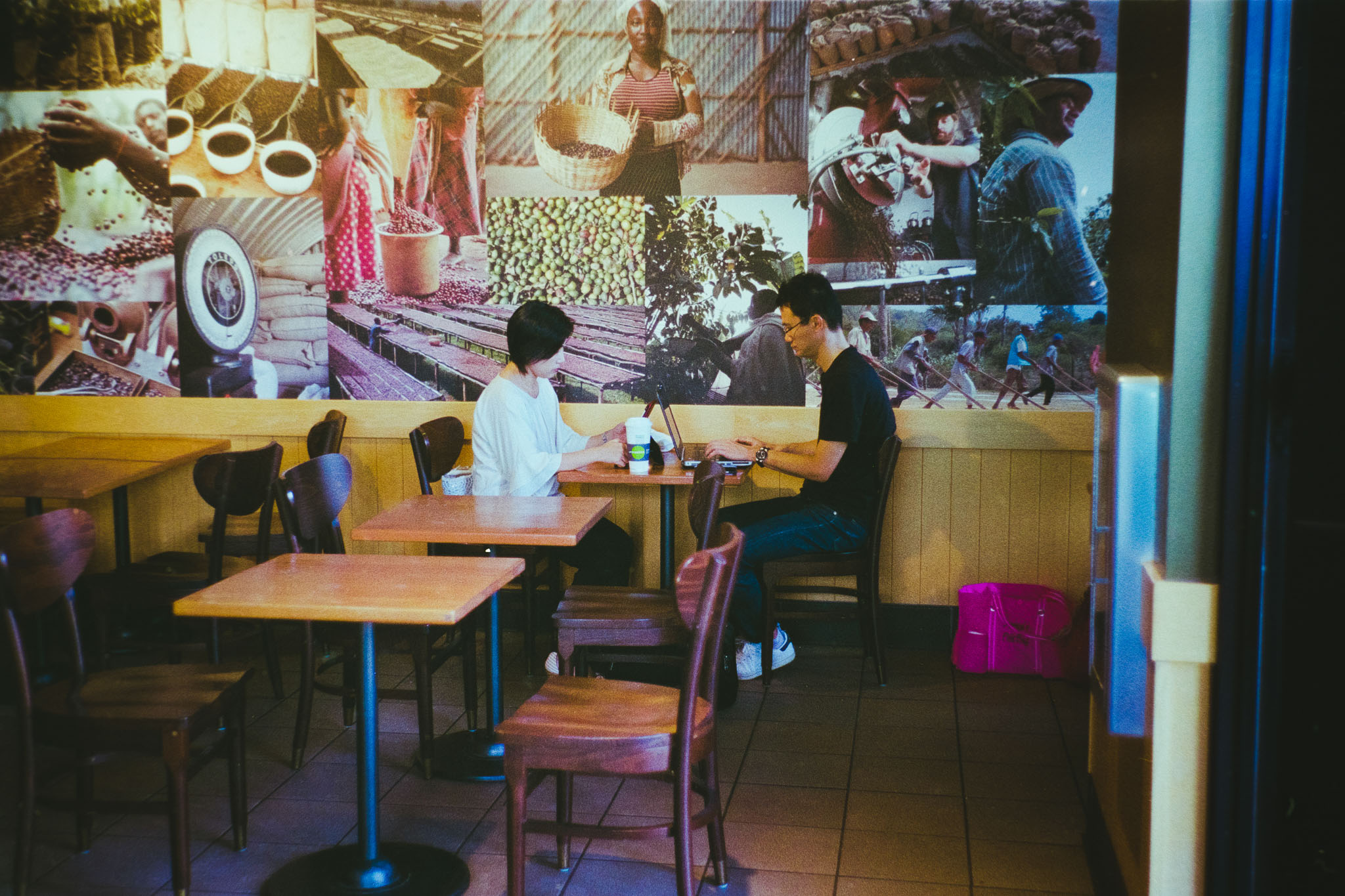 Camera: Minolta CLE Lens: 40mm M Rokkor Film: Fujicolor 400