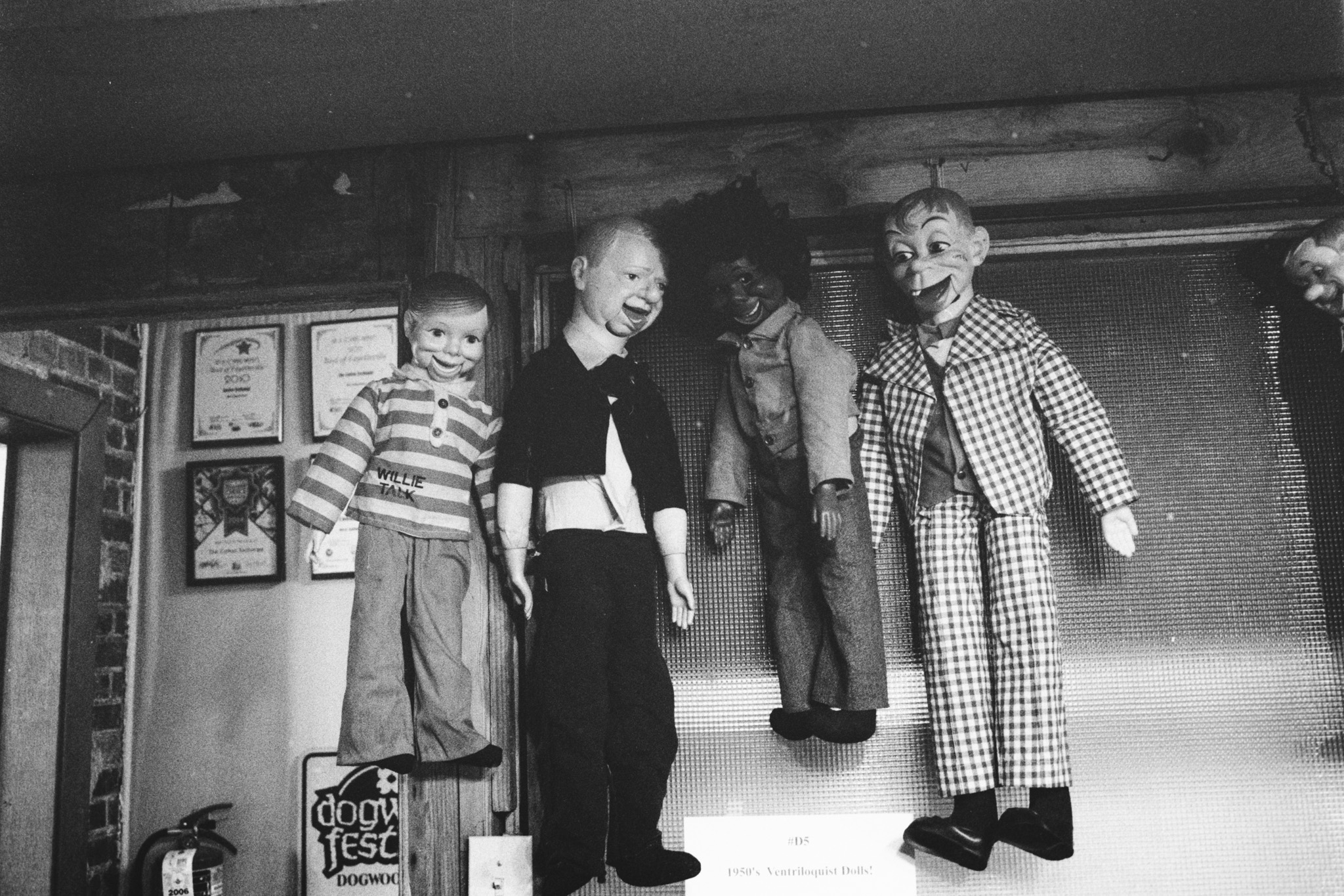 Camera: Minolta CLE Lens: 40mm M Rokkor Film: HP5+ plus rated at 1600