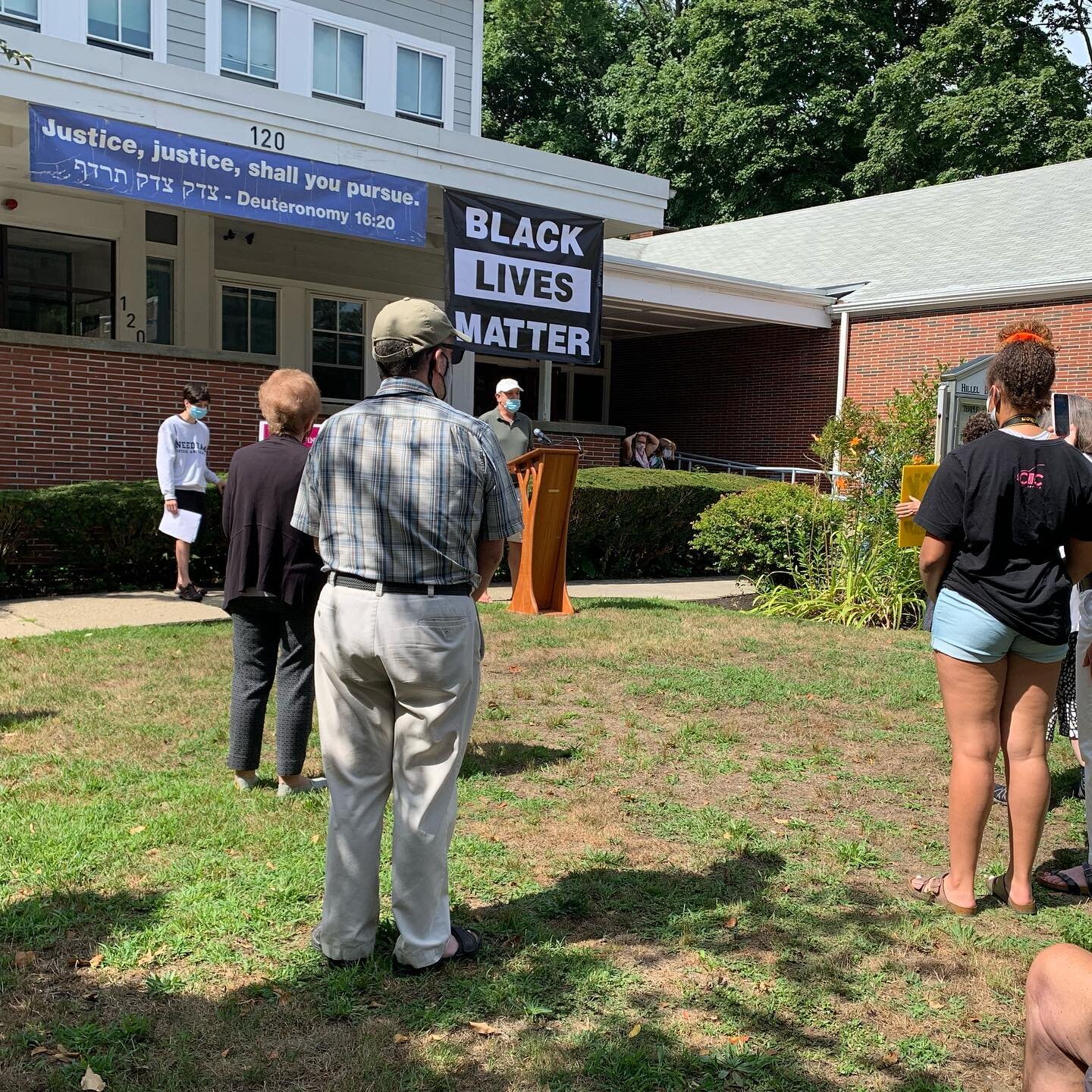 Black Lives Matter. Unveiling new banner at Temple HBT to commentate 57th Anniversary of the March on Washington.