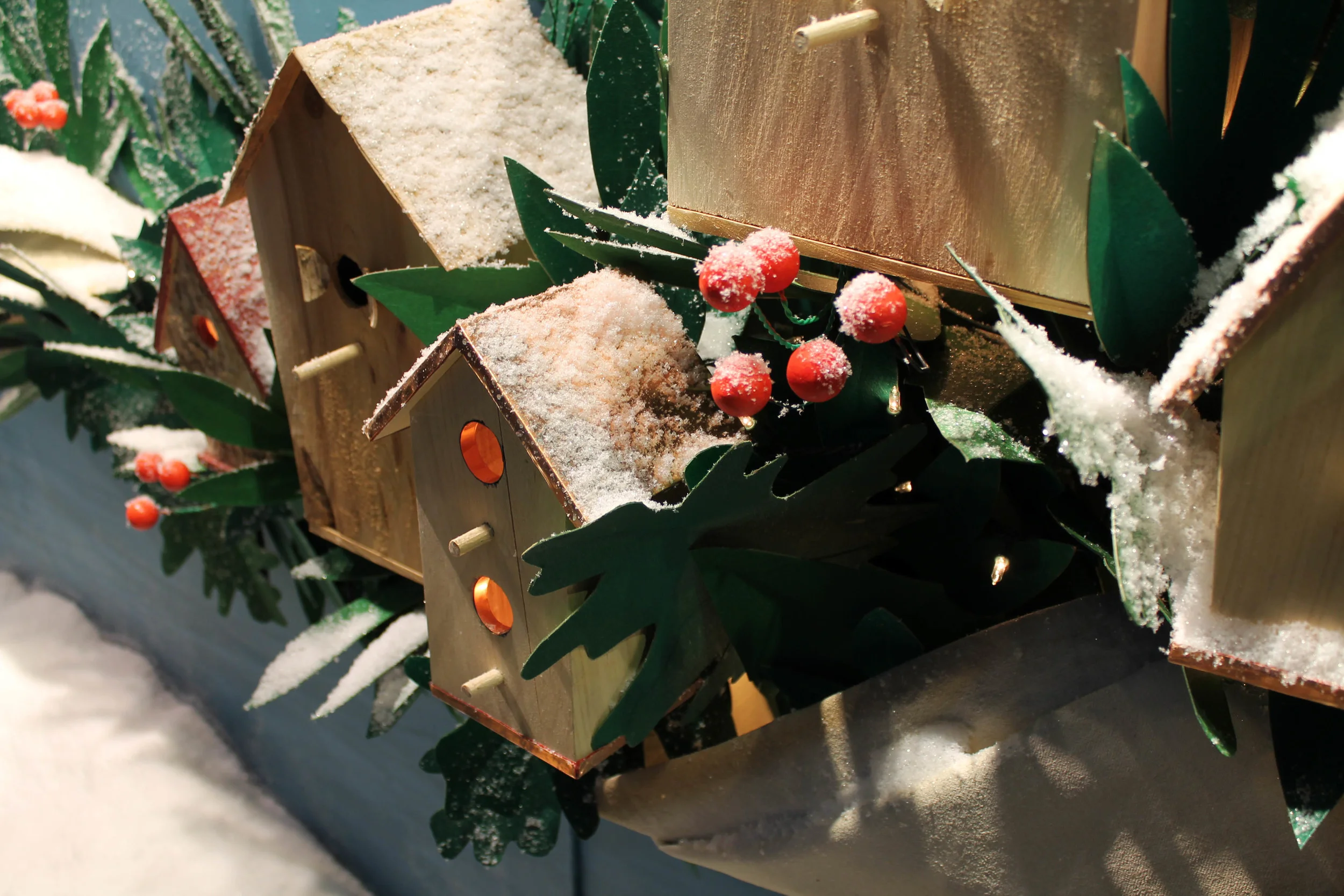 Holiday Window [don mills] 522 detail2.jpg